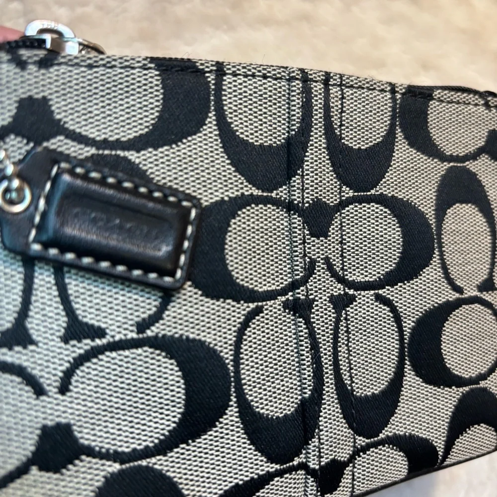 Coach Wristlet Pouch Signature C Black Gray Canvas Leather Trim Zip-Up Silver